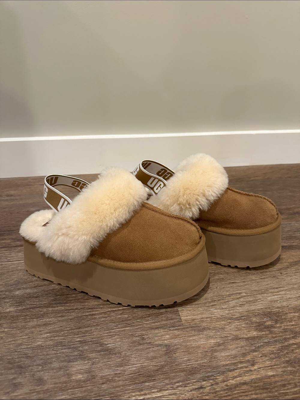 UGG Funkette Slide Chestnut Strap Platform